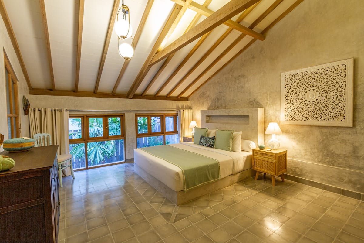 A Spacious Bedroom at Villa Palm Jari 2 Canggu Villas