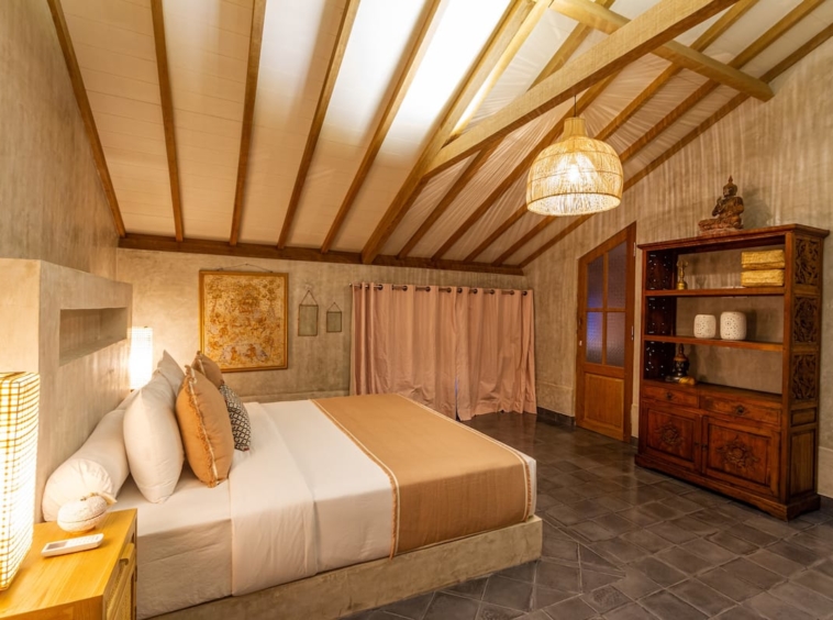 Comfy Room at Villa Palm Jari 2 Canggu Villas