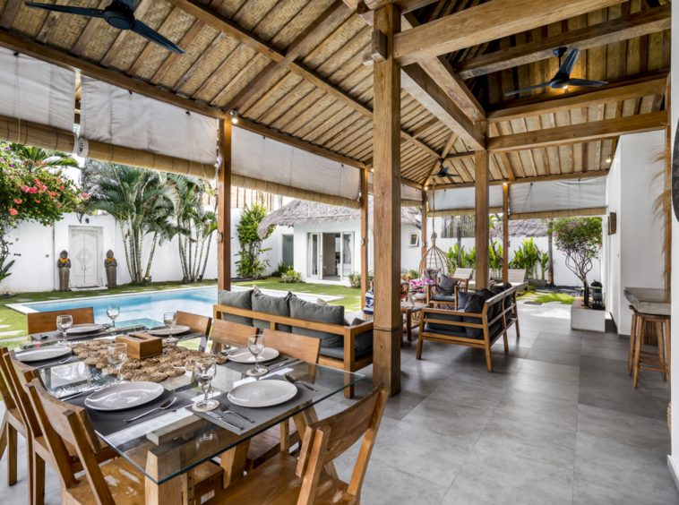 Villa Nakal with a dining table in the semi-open living area