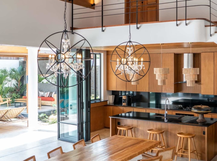 Alfred in Bali - Villa Nusantara Kitchen and Dining area