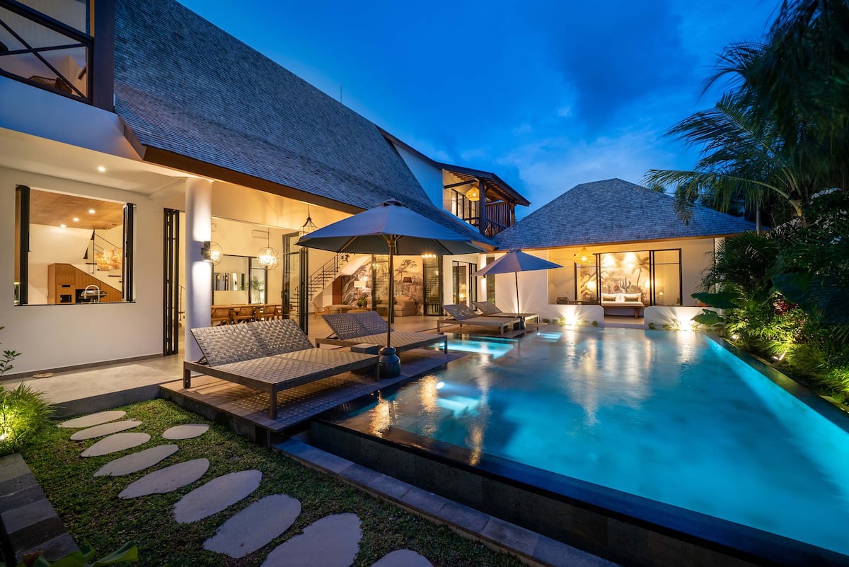 Villa Nusantara Pool and Lounge