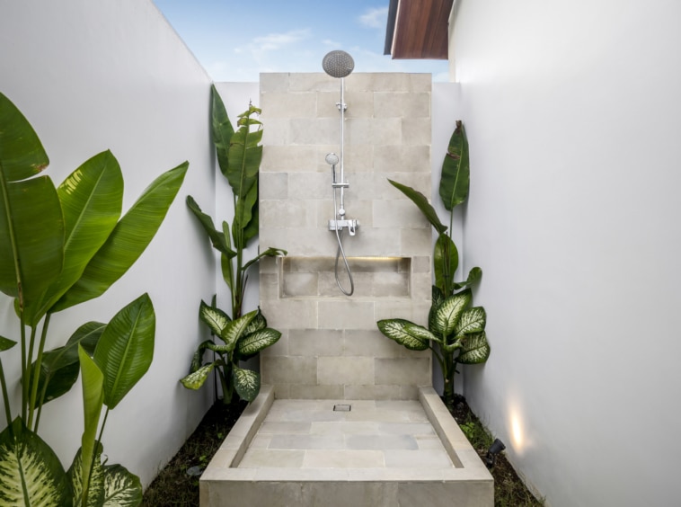 Outdoor Shower at Villa Hammock Ubud Bali