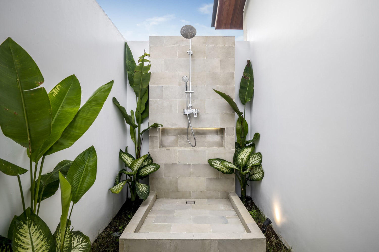 Outdoor Shower at Villa Hammock Ubud Bali