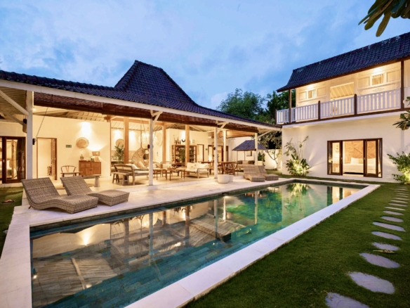 Seminyak Villa Folie - Night Pool