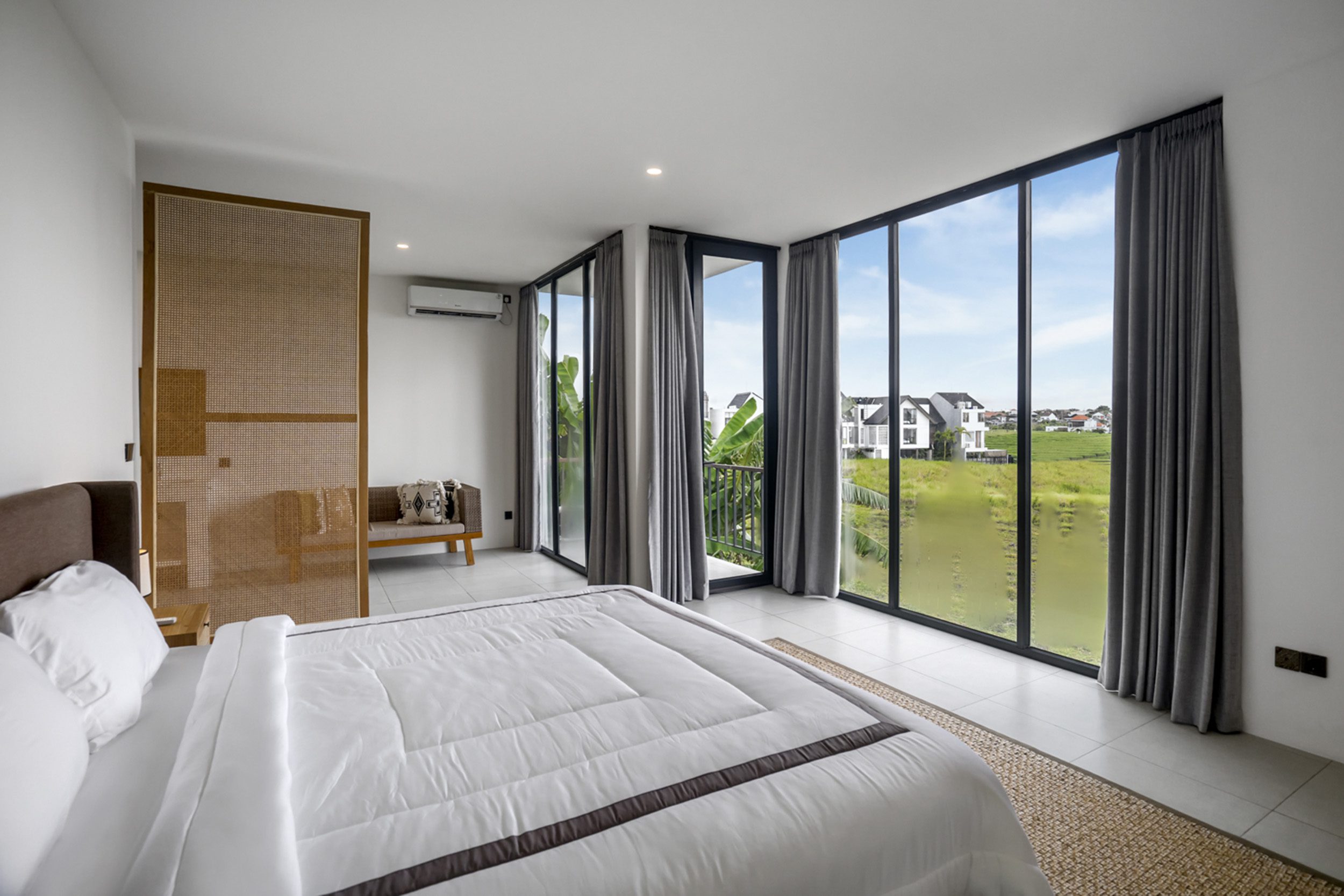 Private villa Canggu - master bedroom with ricefield view