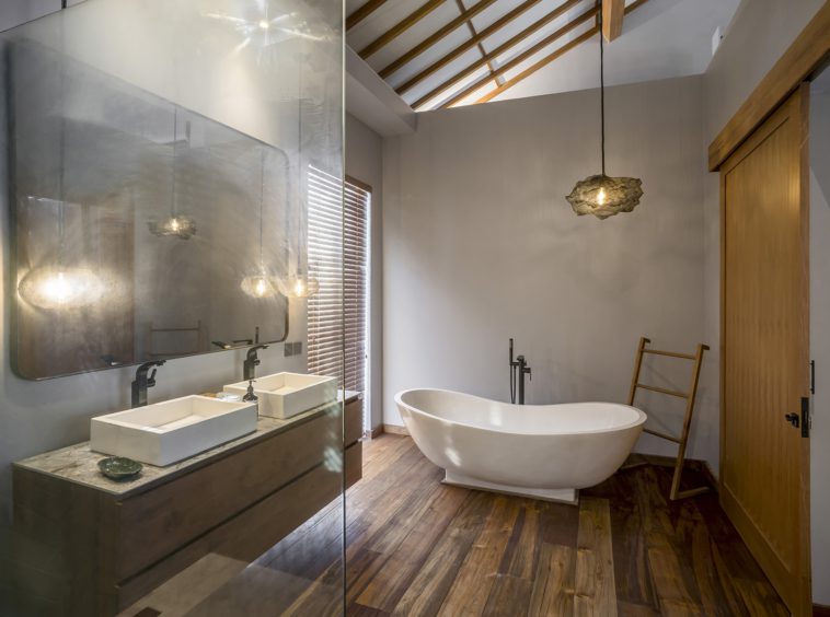 Private villa in Pererenan bathtub