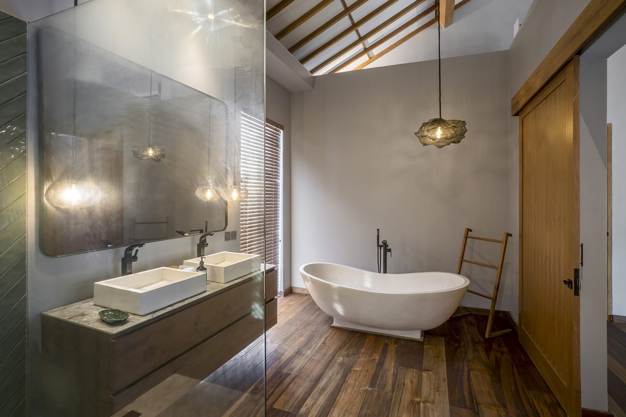 Private villa in Pererenan bathtub