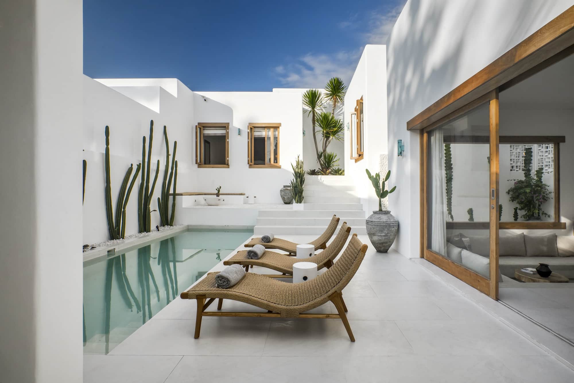 Oasi 3 private pool and sun loungers