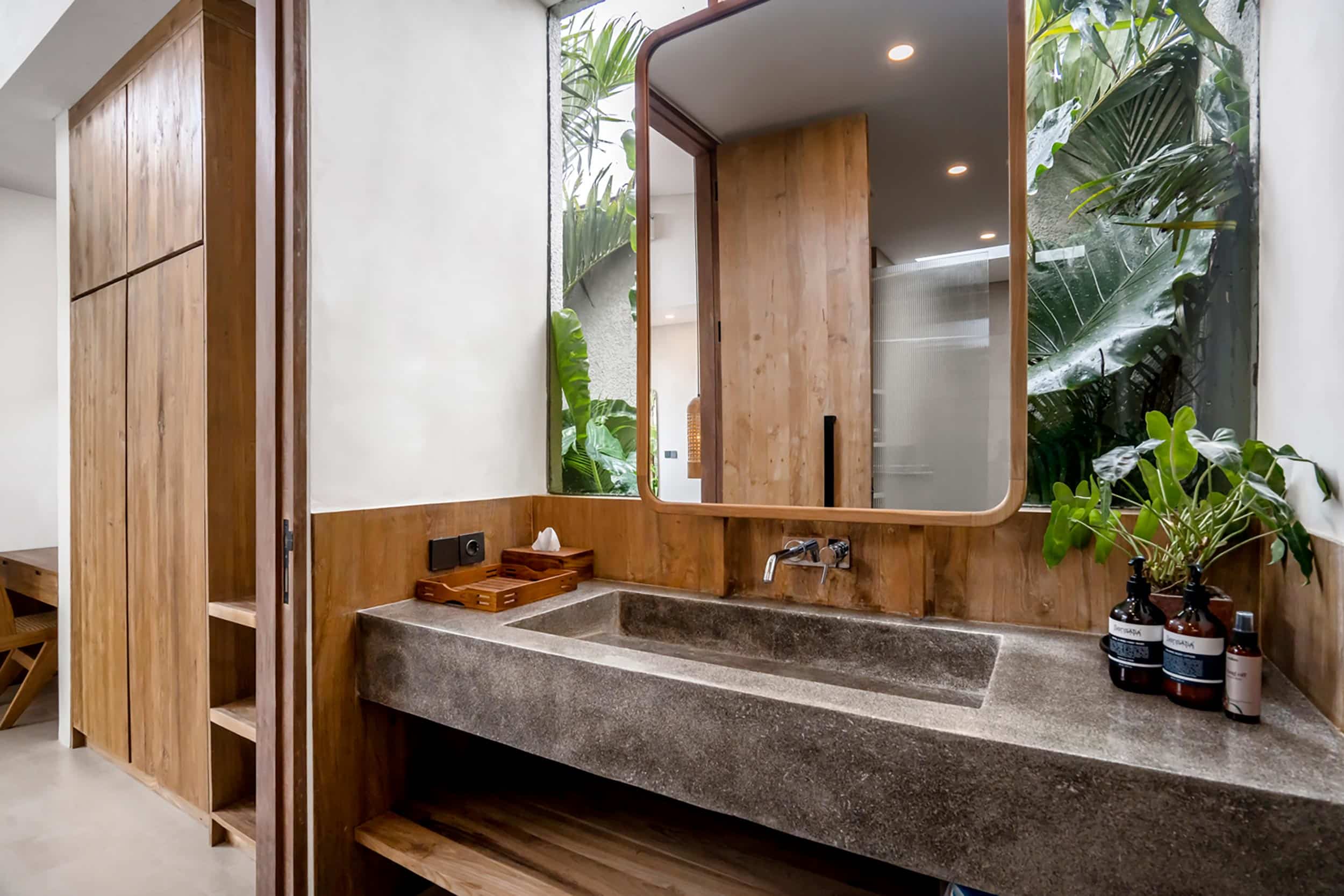 Uluwatu Villa Blue Kai - Mirror in the bathroom