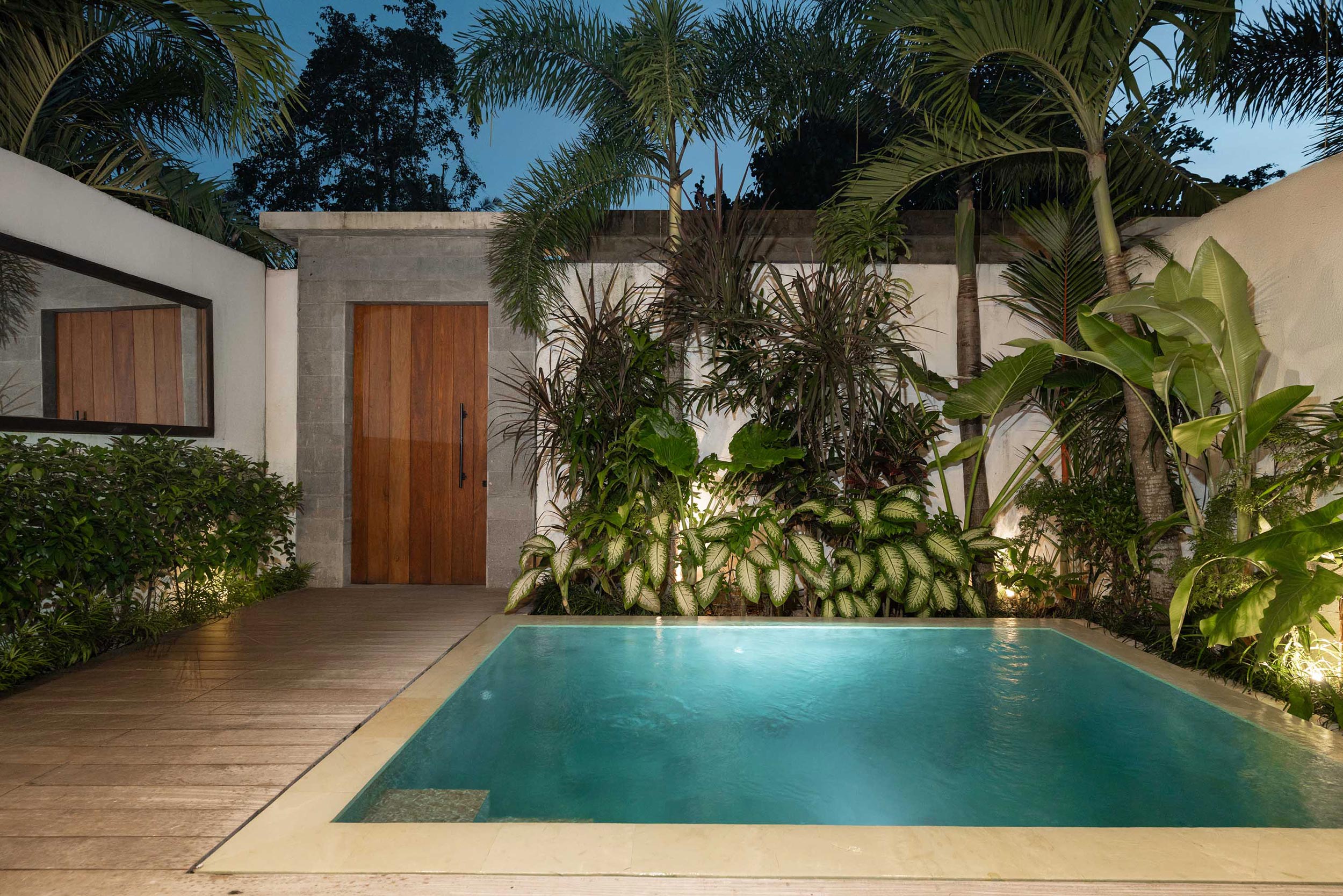 Luxury Villa Pererenan Umayam Sanctuary - Night Pool