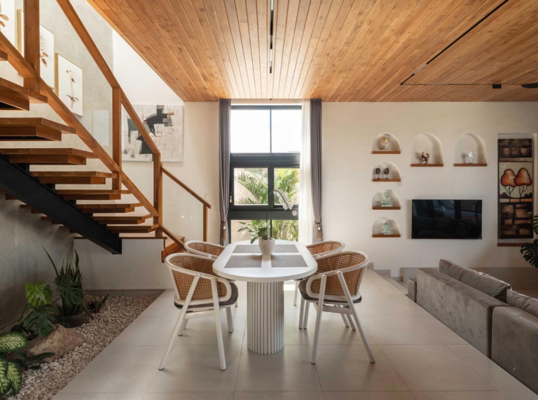 Umalas-Villa-Bens-Villa-2-Dining-Table.jpg