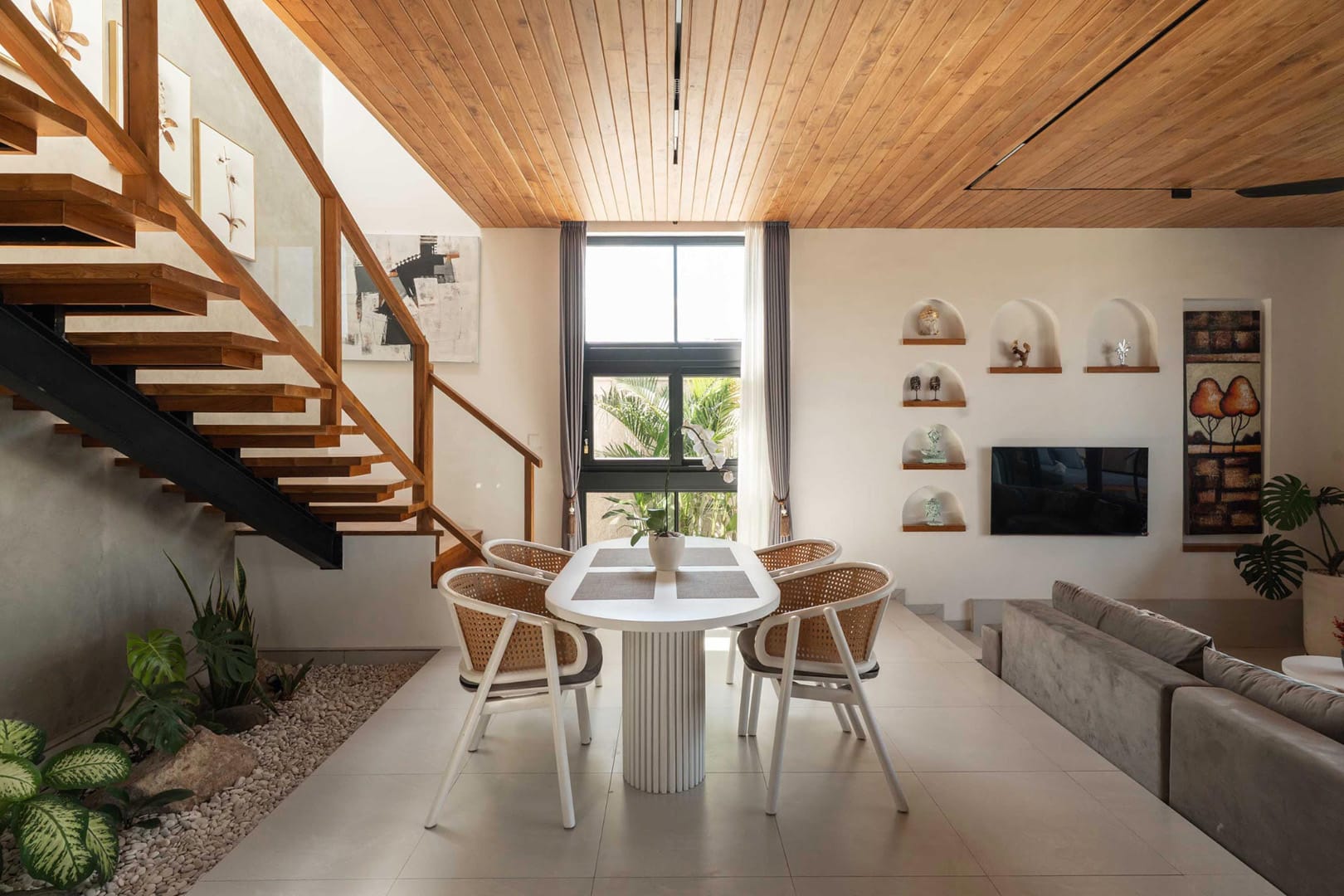 Umalas-Villa-Bens-Villa-2-Dining-Table.jpg