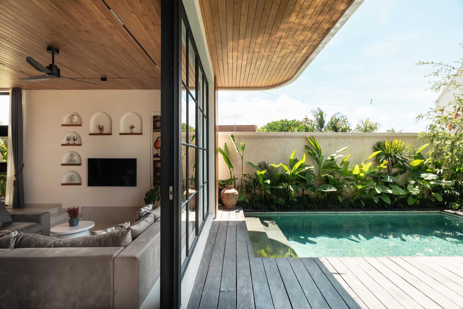 Umalas-Villa-Bens-Villa-2-Indoor-Outdoor-Day.jpg