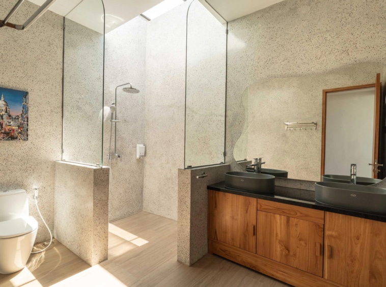 Umalas-Villa-Bens-Villa-2-Shower.j