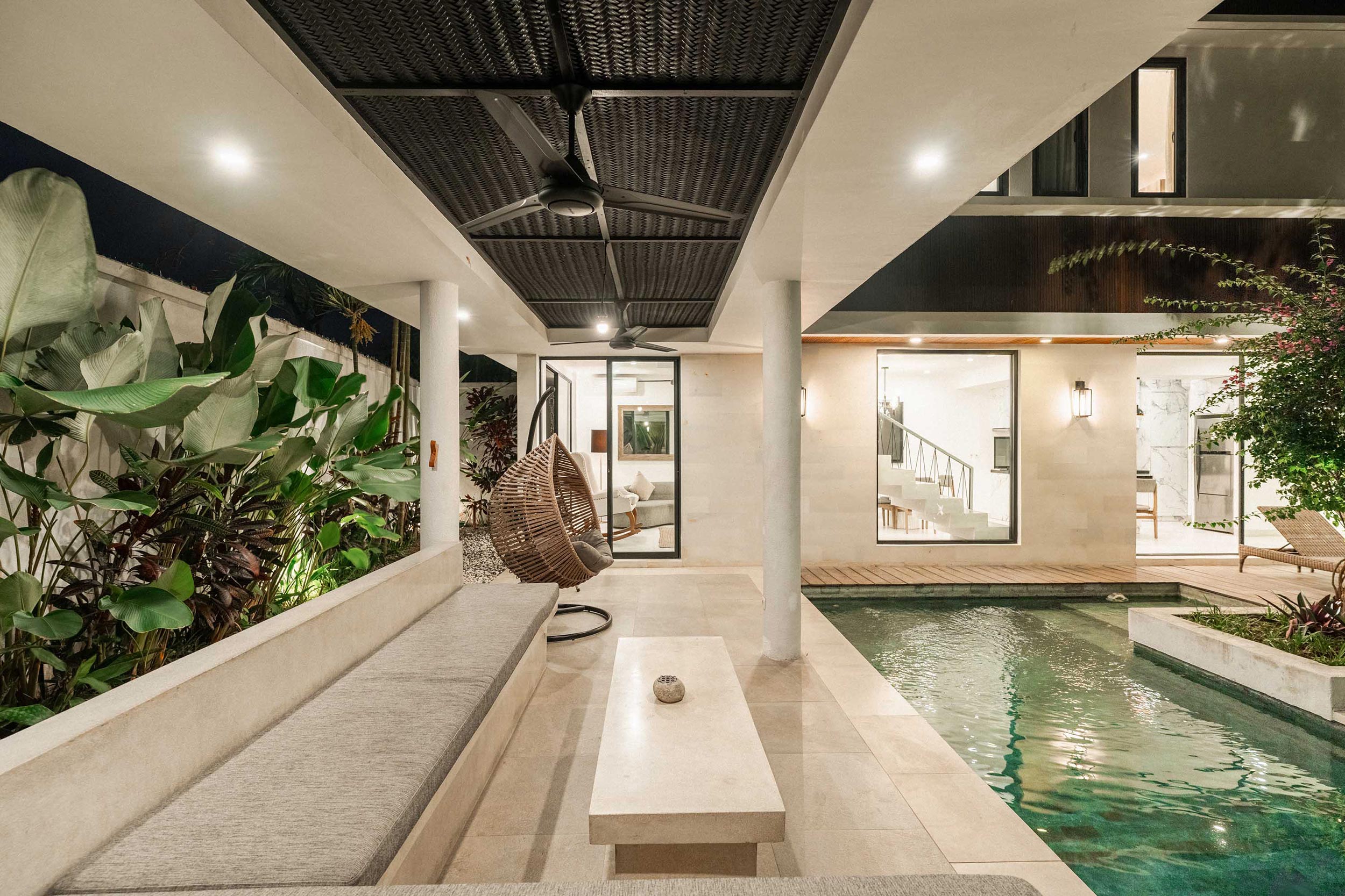 Berawa Villa Melasti 2 - Pool Area Night