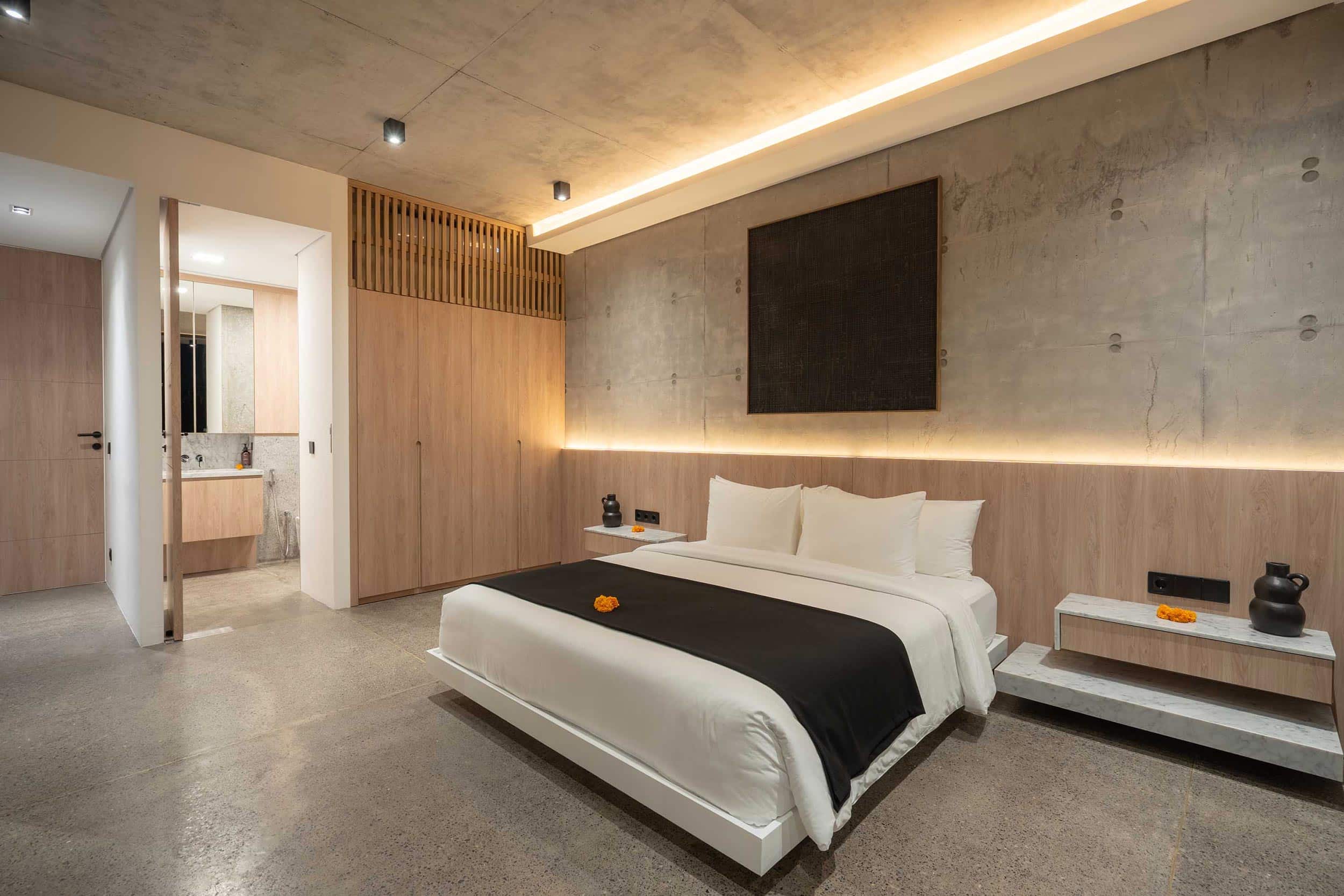 Berawa Villa Nakula 7 - Bedroom Night
