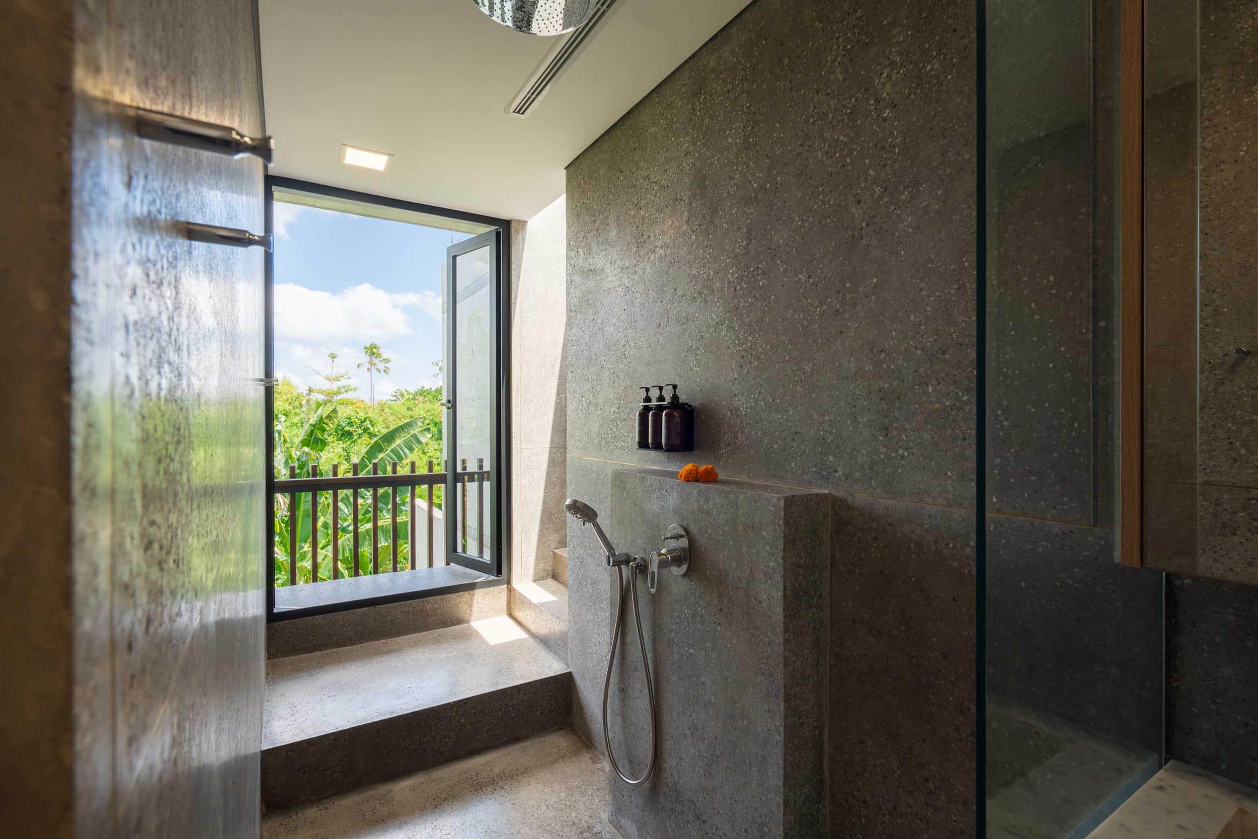 Berawa Villa Nakula 7 - Master Bathroom