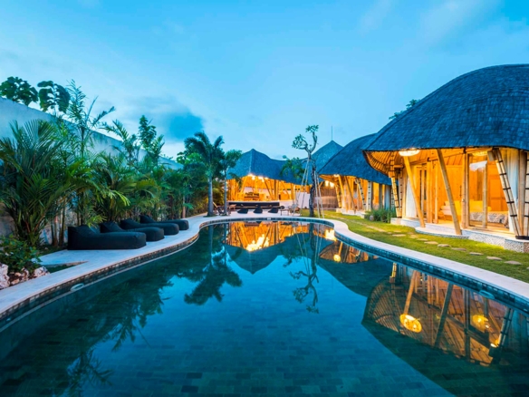 Uluwatu Villa Bily - Pool Night