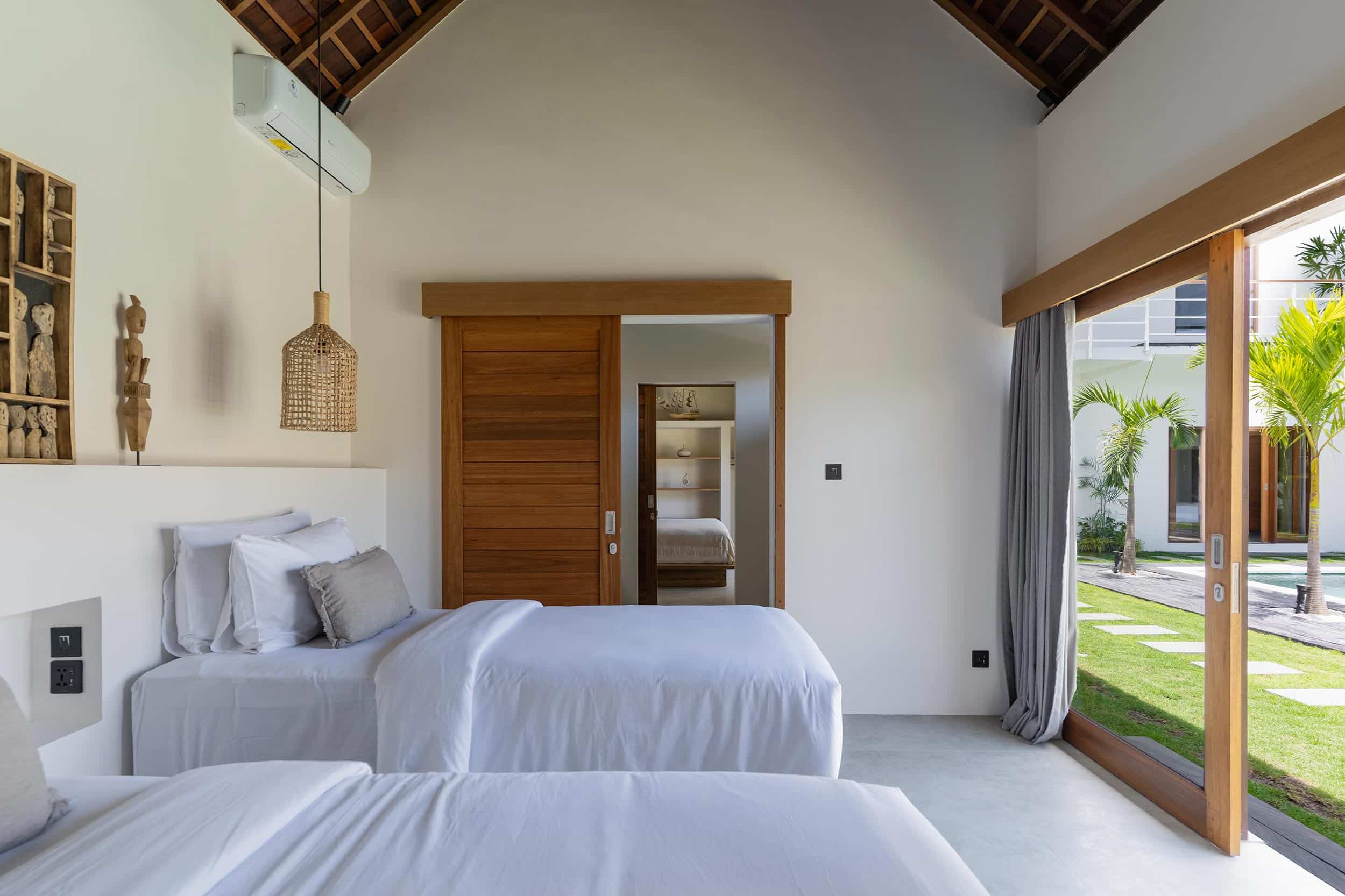 Seminyak Villa Sora - Twin Bed Set Up